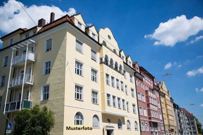 Wohnhaus mit Stallgebäude (Teil eines ehem. Rittergutes)