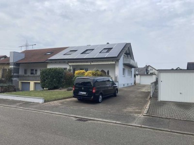 Schöne und gepflegte 3-Zimmer-DG-Wohnung mit Balkon und Einbauküche in Schutterwald