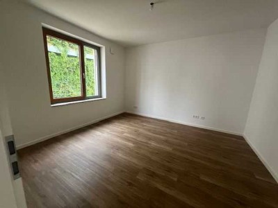 ERSTBEZUG! Schön geschnittene 4-Zimmer-Wohnung mit 2 Bädern und Loggia