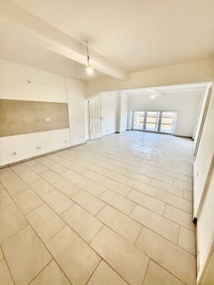 Die Besondere mit Balkon mit tollen Blick über die Stadt und Hafen.