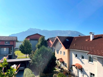 Individuelles Wohnen im Dachgeschoss! Gepflegte 4-Zi.- Atelierwohnung mit Carport in Wals