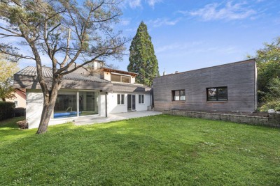 Exklusive Villa mit Nebengebäude in Gießhübl – Wohnen, Arbeiten &amp; Wellness in Premiumlage