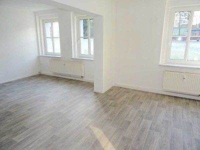 ** 2 Bäder ** 4 Zimmer Wohnung in Werdau zu vermieten !