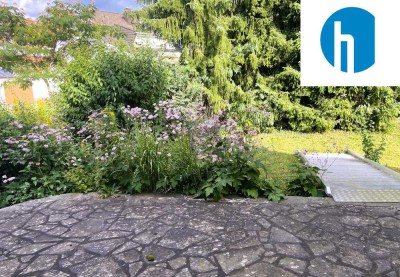 Wohnhaus mit Einliegerwohnung und großem Garten in Hanglage