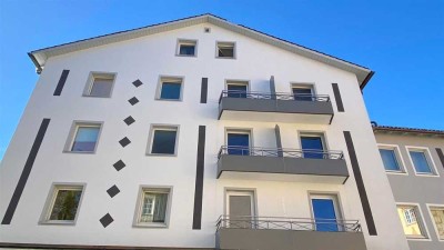 AB SOFORT: 2-Zimmer-Wohnung renoviert ca. 68 m², 3. OG, EBK, Bad +  Böden erneuert