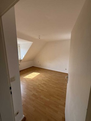 Top 2-Zimmer Dachgeschosswohnung in Duisburg-Meiderich