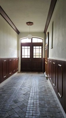 Schöne 2 Raum Wohnung für Junggebliebene (DG!) mit EBK und Tageslichtküche und -bad