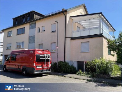 Freistehendes Haus, aufgeteilt nach WEG, mit drei Wohnungen und drei Garagen, in ruhiger Ortsl