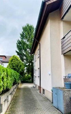 +OF-Bieber+ Charmante 1-ZW im Souterrain mit Retroflair und EBK