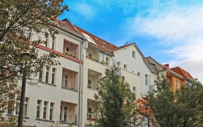 Kapitalanlage: Altbauklassiker mit Südwestbalkon - dicht des Treptower Parks!