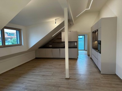 Charaktervolle 4-Zimmer-Dachgeschosswohnung mit Terrasse und EBK in Mattsee