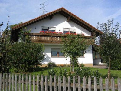 Schönes, geräumiges Haus mit vier Zimmer in Großkarolinenfeld