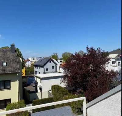 Sonnige 1-Zimmer-DG-Wohnung mit EBK und Loggia in Dreieich