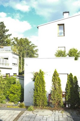 Geschmackvolle, neuwertige 2-Raum-Terrassenwohnung mit geh. Innenausstattung mit EBK