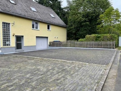 Gepflegtes Einfamilienhaus mit 2 Wohnungen und großem Grundstück (zusätzl. Bauplatz)