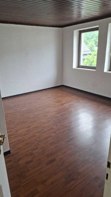 Preiswerte 4-Raum-Wohnung mit EBK in Flieden