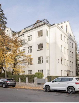 Stilvolle, sanierte 4-Zimmer-Wohnung mit geh. Innenausstattung mit Balkon und EBK, etc..