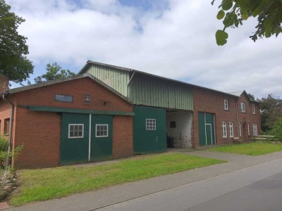 Wohnhaus mit Stallungen und historischer Schmiede