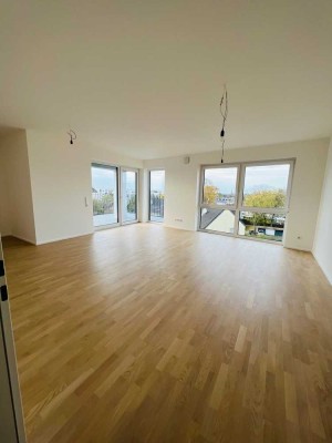 Helle und hochwertige Neubauwohnung mit großem Balkon