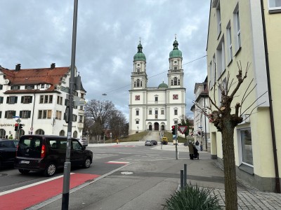 Wohn- und Geschäftshaus mit 2 Läden, 3 Büros und 2 Wohnungen im DG zu verkaufen