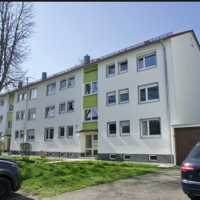 Renovierte 3.Zi Wohnung inkl Garage und 3 zusätzlich vorhandene Stellplätze