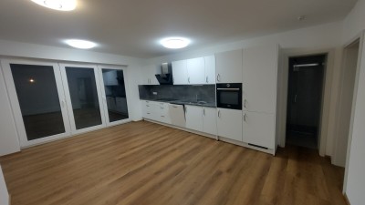 Moderne Neubau-Wohnung mit Süd-Terrasse - ideal für Berufstätige, Pendler & Senioren