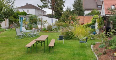 Großes 2 Familienhaus mit 2 Garagen, gr.  Garten. Auch für Patchwork!