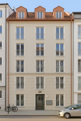 Charmante & möblierte Dachgeschosswohnung mit Terrasse  – München Maxvorstadt