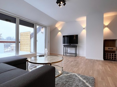 Lichtdurchflutete, sehr helle 4 Zimmer-Penthouse-Wohnung mit großer Südterrasse und privater Parkplatz im Innenhof  Modern-classy, stylish and spacious penthouse with stunning view