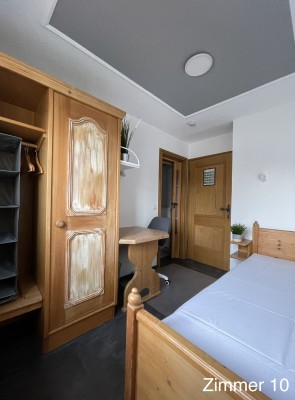 möbliertes WG-Zimmer + eigenes Badezimmer