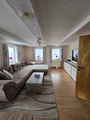 Sonnige Dreizimmerwohnung in 3-Familienhaus.