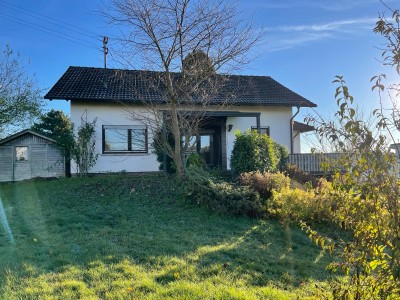 Einfamilienhaus in sonniger Lage mit hervorragendem Fernblick zum Schnäppchenpreis!