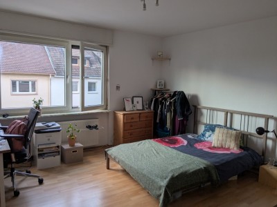 Zentrale, 2 Zimmer WG mit Balkon sucht Mieter in Innenstadt-West