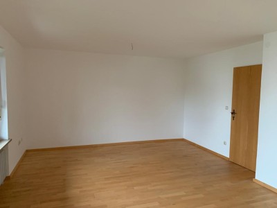 WG-Zimmer ca. 24 m2 plus Loggia Balkon 6m2 in Unterhaching in 3er WG