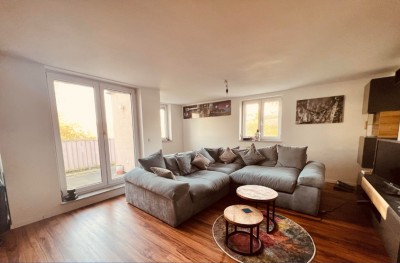Helle 2,5 Zi-Wohnung mit Balkon und Tiefgaragenstellplatz in Leon