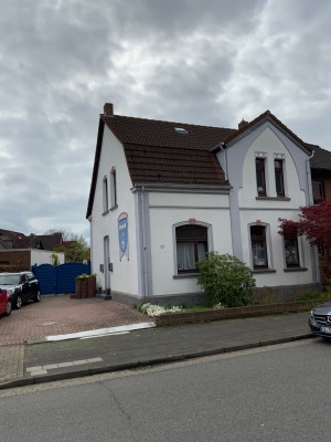 Schönes Zweifamilienhaus in zentraler Lage