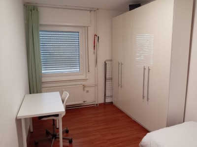 1 möbliertes Zimmer in 3er WG frei