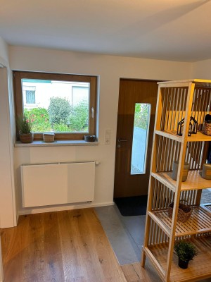 Kernsarnierte, hochmoderne ELW mit 2,5 Zimmern und Einbauküche