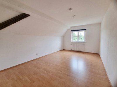 Tolle 3-Zi-Whg. – Einbauküche – Tageslichtbad mit Badewanne – Natur (Wiesengrund) in Laufweite
