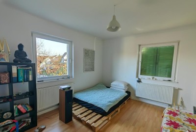 Sonnige 3 Zimmer Altbauwohnung mit Balkon
