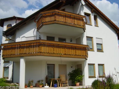 Großzügig und exklusive ausgestattete 3,5-Zimmerwohnung mit Südbalkon und Einbauküche