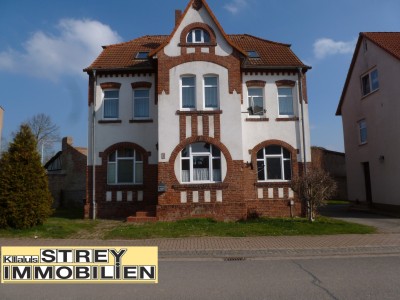 Freistehendes Einfamilienhaus/Zweifamilienhaus mit großem Grundstück u. Doppelcarport