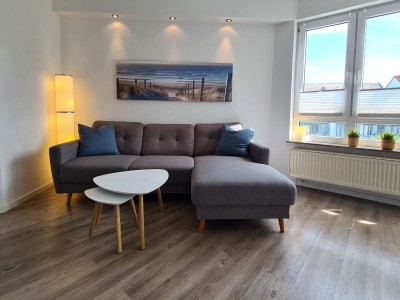Helle möblierte 2-Zimmer-Wohnung mit toller Loggia, Keller und Tiefgaragenstellplatz, nahe Mercedes