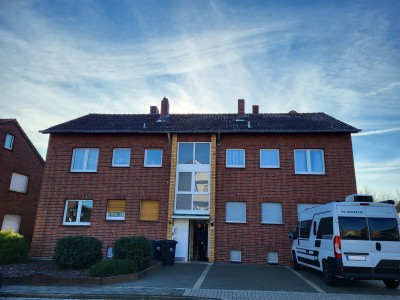 4-Familienhaus inkl. 5 Garagen+2 Stellplätzen