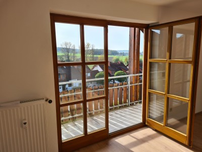 Exklusives 1-Zimmer-Apartment mit Sonnenbalkon und EBK in Großheirath