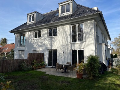 Stilvolles Quattrohaus auf drei Etagen idyllisch in Lochhausen