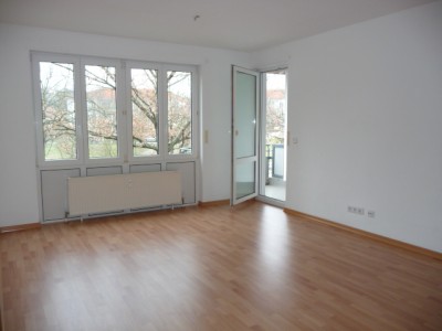 2-Zimmer-Wohnung mit Loggia, EBK und Stellplatz