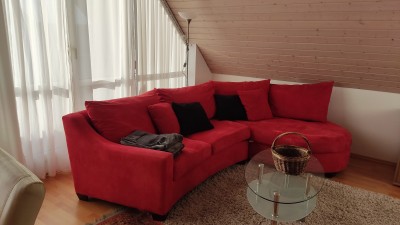 Helle, voll möblierte Dachgeschosswohnung