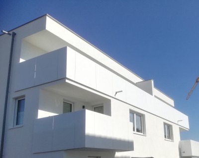 Neue moderne, schicke 3,5-Zimmer Penthouse-Wohnung mit Aufzug. Bald können Sie das Leben in einer moderne 3,5 Zimmerwohnung mit sehr großem teilweise überdachten Balkon, geniesen.