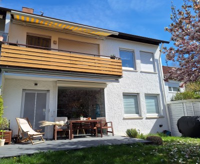 Gepflegte 3 Zi. Wohnung im 6 Familienhaus, ruhige Lage,mit Offenem Kamin und Garage